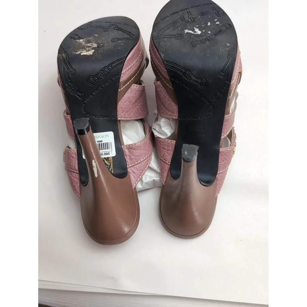 Bonia Women's pink leather‎ heels size 36